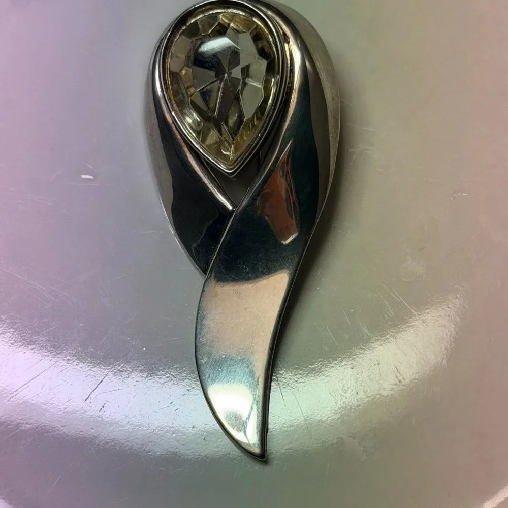 Vintage striking brooch